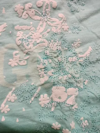 Camiseta manga corta con bordado