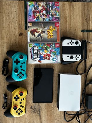 Nintendo Switch OLED Blanca y Negra