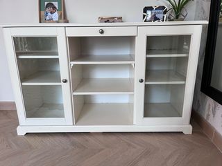 Aparador IKEA blanco y beige