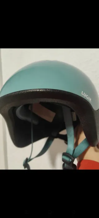 Casco de esquí turquesa