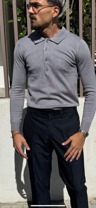 Maglioncino nero con bottoni