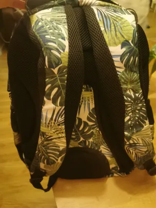 Mochila escolar diseño hojas tropicales