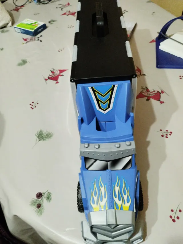 Camión de transporte azul