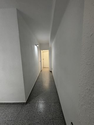 Pintura de pisos y restauración de puertas.