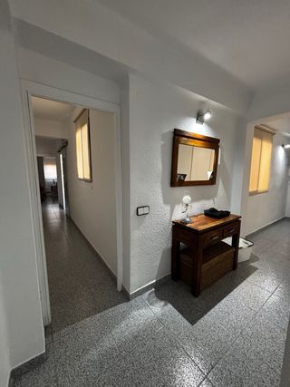 Pintura de pisos y restauración de puertas.