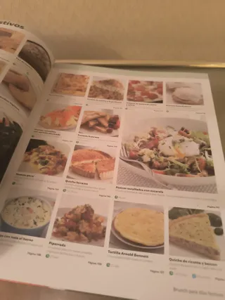 Libro de cocina con cuaderno