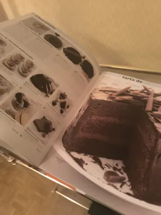 Libro de cocina con cuaderno