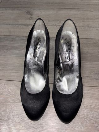 Tacones Noeli Uriarte Talla 38 Negros