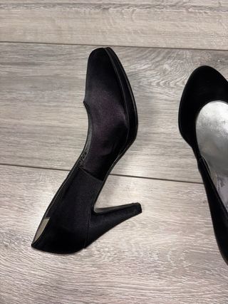 Tacones Noeli Uriarte Talla 38 Negros