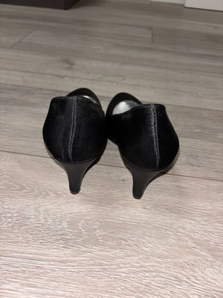 Tacones Noeli Uriarte Talla 38 Negros