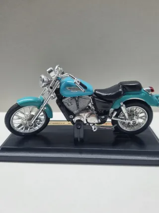 Suzuki GSX 1300 R y Honda Shadow VT1100C2 1/18