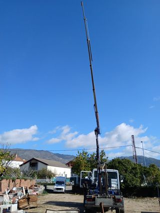 Nissan Atleon   grua y multilift portacontenedor