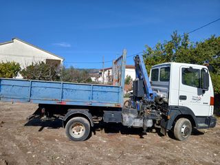 Nissan Atleon   grua y multilift portacontenedor