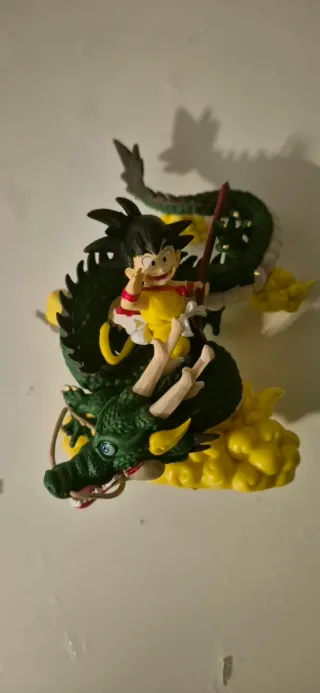 Figura Goku y Shenlong