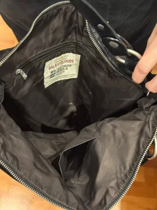 Bolso de Hombro Negro con Estrellas Plateadas