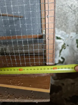 Jaula grande artesanal de madera para pájaros