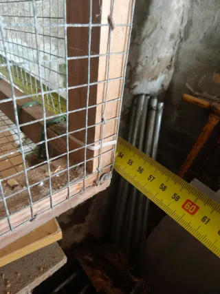 Jaula grande artesanal de madera para pájaros