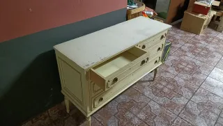 Aparador recibidor beige y dorado