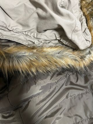 Parka Bershka verde oliva con capucha