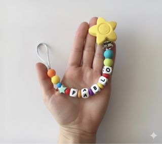 Chupetero personalizado con nombre .