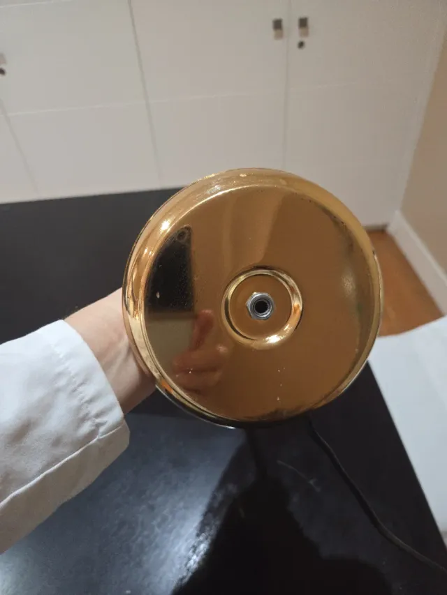 Lámpara de lectura dorada