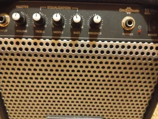 Amplificador Bajo Gear4music 15W LBL10