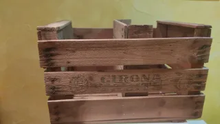 Caja de fruta de madera antigua
