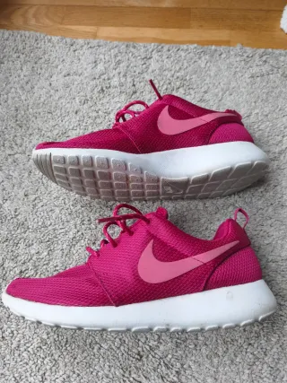 Nike Roshe One Talla 40.5 Rosa