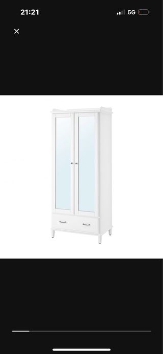 Armario blanco con puertas de espejo