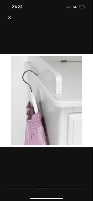 Armario blanco con puertas de espejo