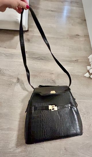 Bolso negro piel efecto cocodrilo
