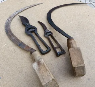 Lote de hoces y podaderas antiguas