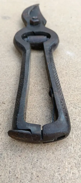 Lote de hoces y podaderas antiguas