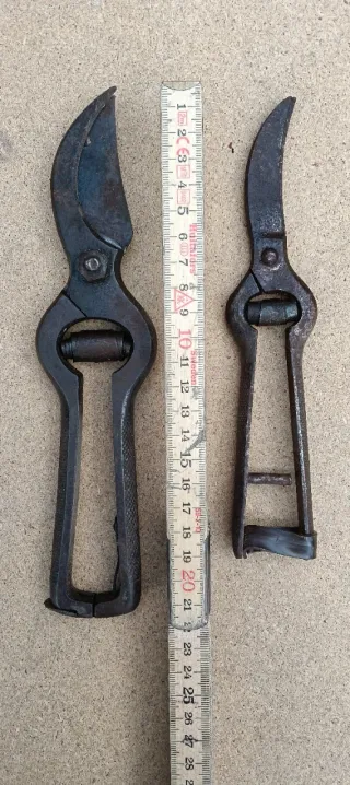 Lote de hoces y podaderas antiguas