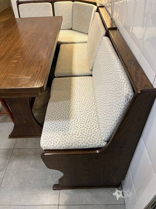 Banco esquinero cocina con mesa y taburetes