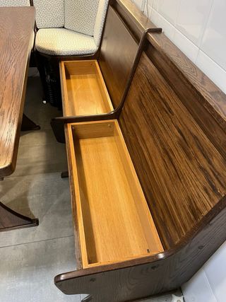 Banco esquinero cocina con mesa y taburetes