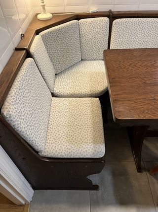 Banco esquinero cocina con mesa y taburetes