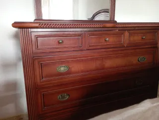 Juego Dormitorio: Cabecero, Cómoda y Espejo