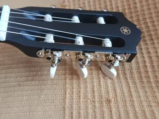 Guitalele Yamaha Negro