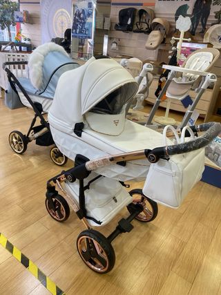 Carro de bebé blanco y dorado junama
