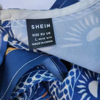 Vestido corto estampado talla L