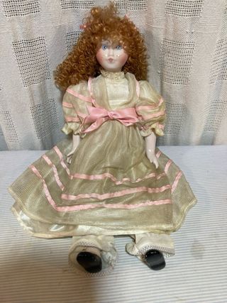 Muñeca de porcelana antigua