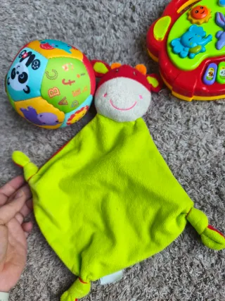 Lote juguetes bebé: sonajero y piano