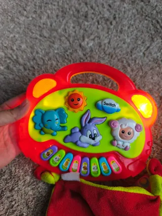 Lote juguetes bebé: sonajero y piano