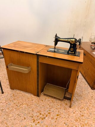 Macchina da cucire Singer anni '20.