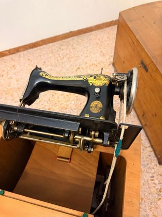 Macchina da cucire Singer anni '20.