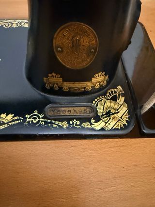 Macchina da cucire Singer anni '20.