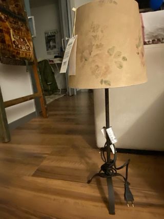 Lámpara de mesa floral tela y metal