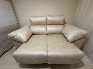 Sofá 2 plazas crema polipiel