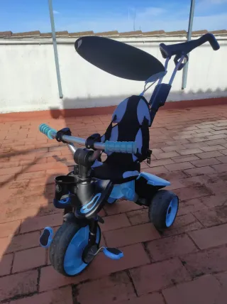 Triciclo infantil con capota y manillar